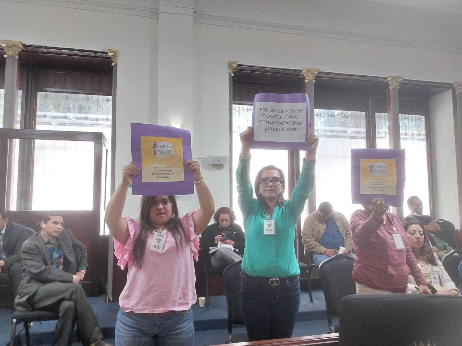  Meiling e Ingrid en el Congreso de la República en una reunión convocada por la Comisión de Asuntos sobre Discapacidad.Foto: María Delfina Tay. 